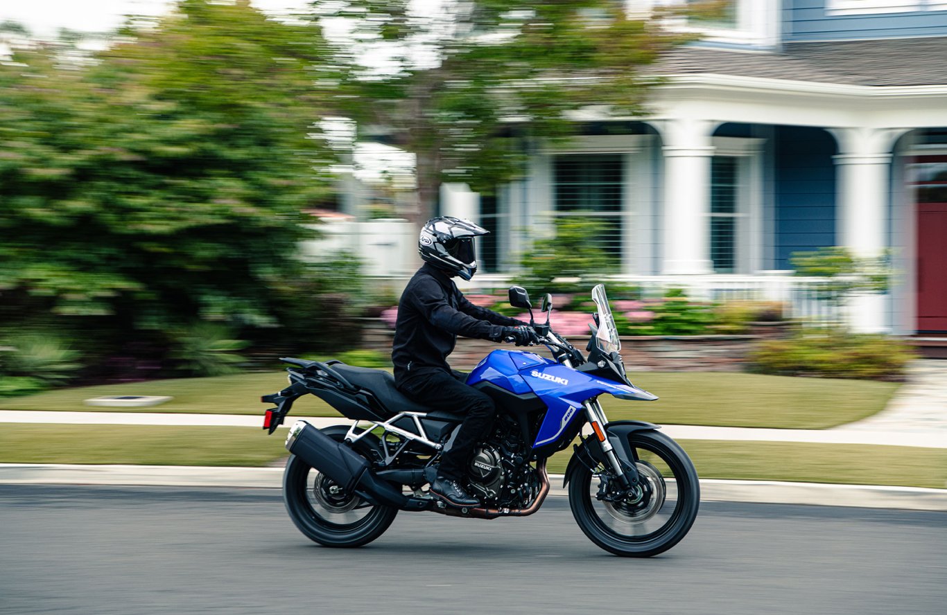 2025 Suzuki V STROM 800 Candy Daring Red