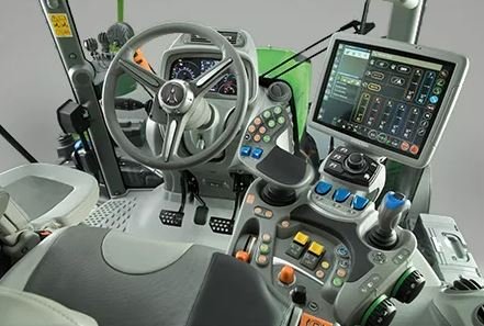 https://www.deutz-fahr.com/piuma/0_0_80:auto:webp,jpg,png/https://www.deutz-fahr.com/media/Series-8-TTV_Stage-V_Studio_Cab_Detail_aCKeCJu.jpg.nopiuma