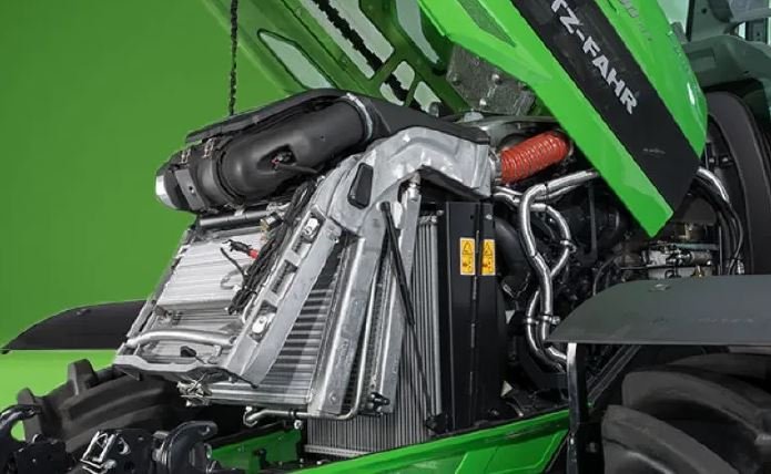 https://www.deutz-fahr.com/piuma/700_0_80:auto:webp,jpg,png/https://www.deutz-fahr.com/media/motore_6TTV_serie.jpg.nopiuma