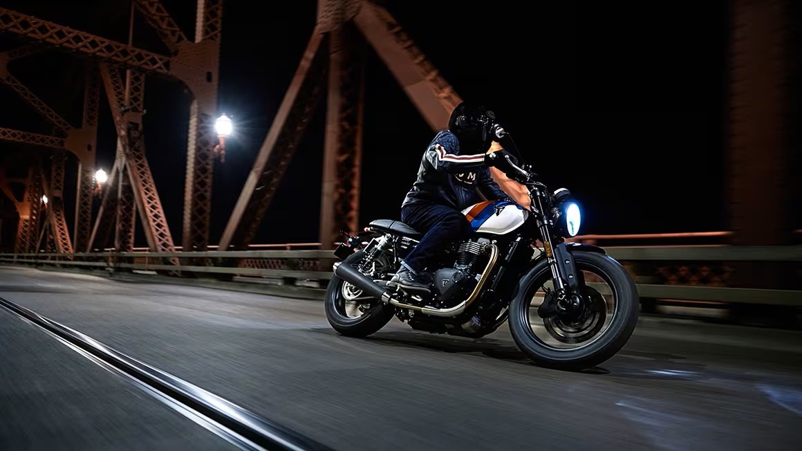 2025 Triumph NEW SPEED TWIN 900 Pure White/Maui Blue/Tangerine Orange