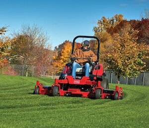 Toro 7500 D Series 96 in. (244 cm) 37 hp 1642cc Diesel Rear Discharge