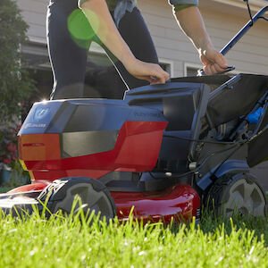 Toro 60V MAX* 21 in. Stripe™ Self Propelled Mower 5.0Ah Battery/Charger Included