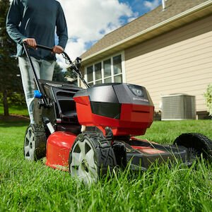 Toro 60V MAX* 21 in. Stripe™ Self Propelled Mower 5.0Ah Battery/Charger Included