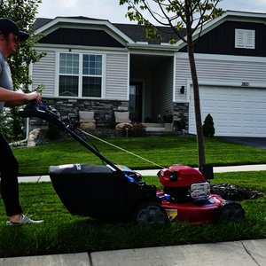 Toro 22 in. (56cm) Recycler® w/ Personal Pace® & SmartStow® Gas Lawn Mower