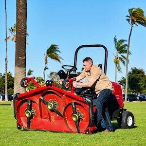 Toro Groundsmaster® 3200 24.7hp (18.4kW) 2WD