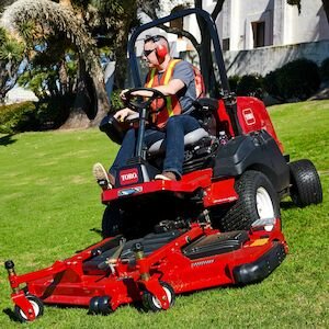 Toro Groundsmaster® 3200 24.7hp (18.4kW) 2WD