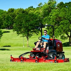 Toro Groundsmaster® 4110 D with All Season Safety Cab