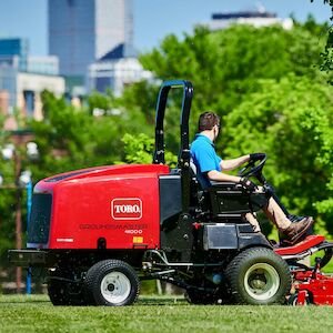 Toro Groundsmaster® 4110 D with All Season Safety Cab