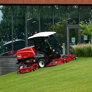 Toro Groundsmaster® 5900 with ROPS