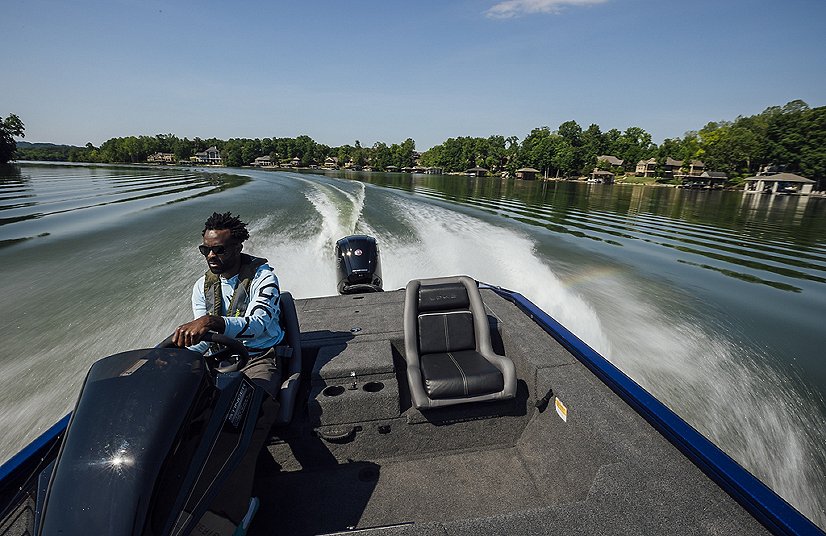 2025 Lowe Boats Stinger 188 Metallic Silver