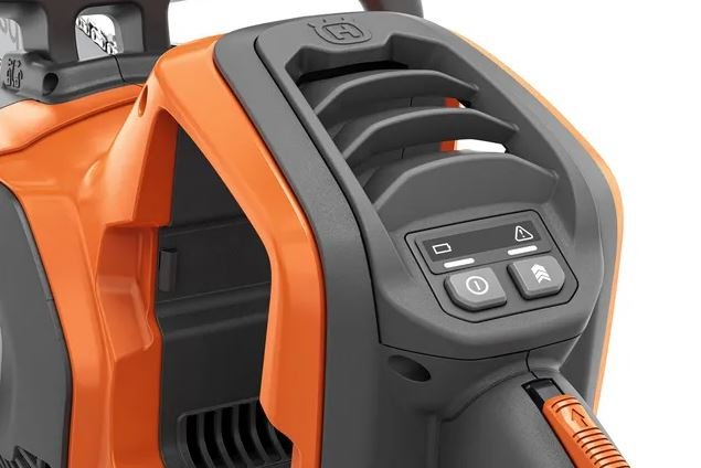 Husqvarna Power Axe 225i (battery and charger included)