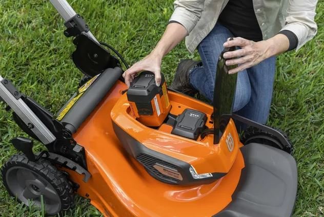 Husqvarna Lawn Xpert LE 322 (tool only)