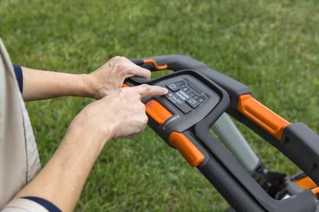 Husqvarna Lawn Xpert LE 322 (tool only)