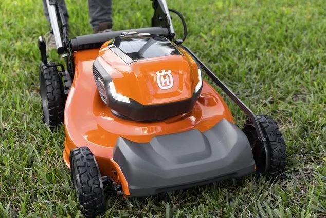 Husqvarna Lawn Xpert LE 322 (tool only)