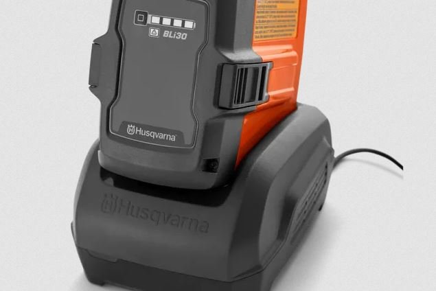 Husqvarna Leaf Blaster 350iB (battery and charger included)