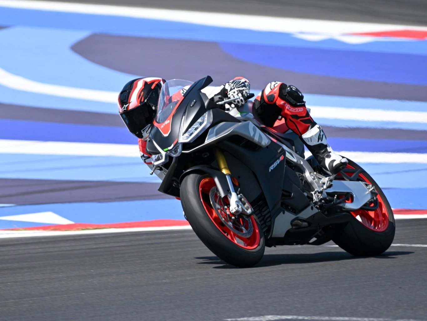 Make the RSV4 yours with up to a $750 performance credit!