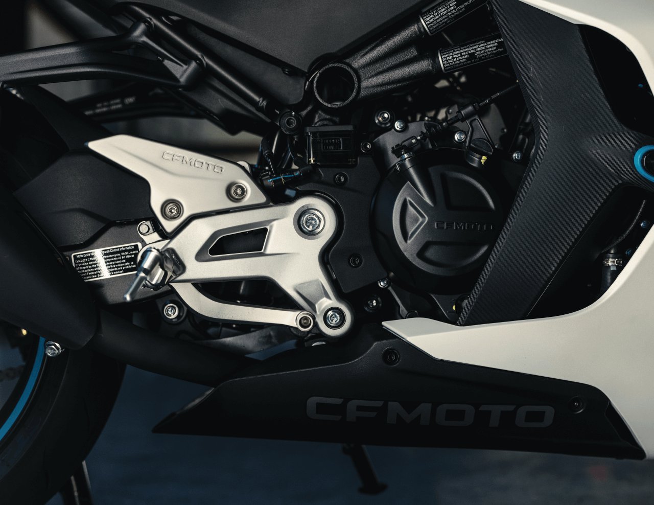 2024 CFMOTO 450SS Zircon Black