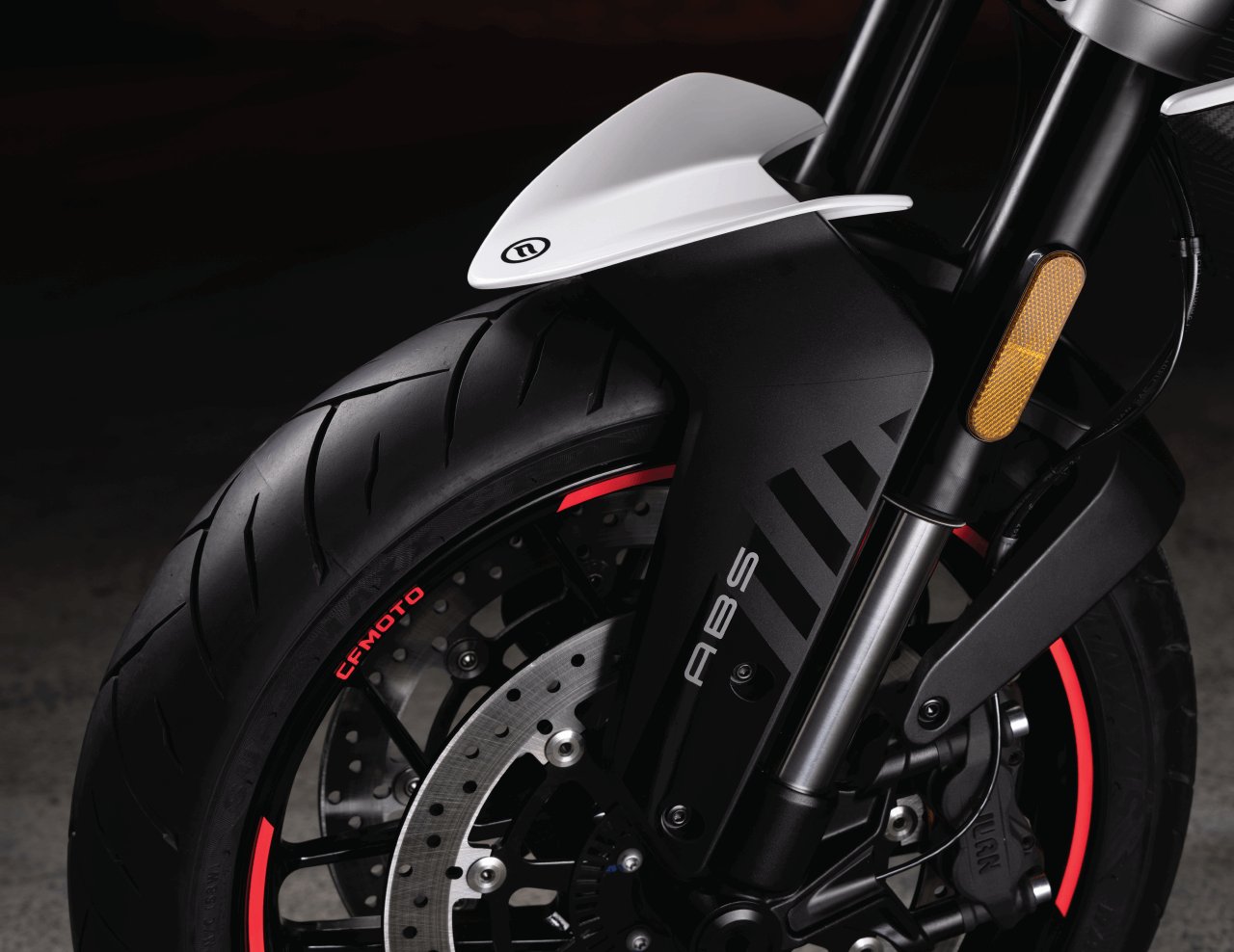 2024 CFMOTO 800NK Zircon Black