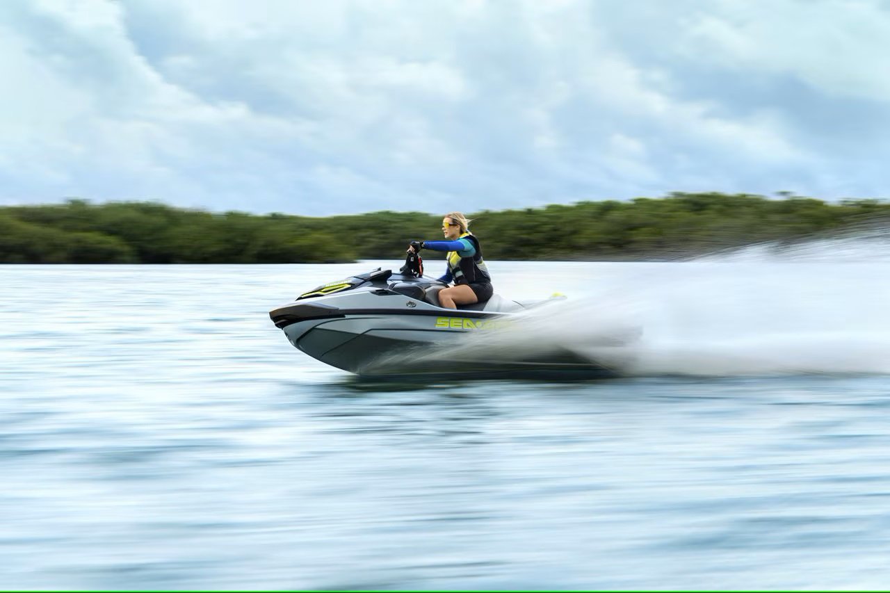 2025 Sea Doo RXT X 325 Ice Metal / Manta Green