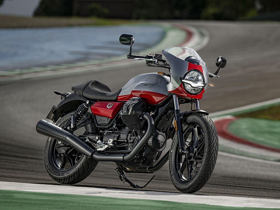 2025 Moto Guzzi V85 Strada Nero Isola