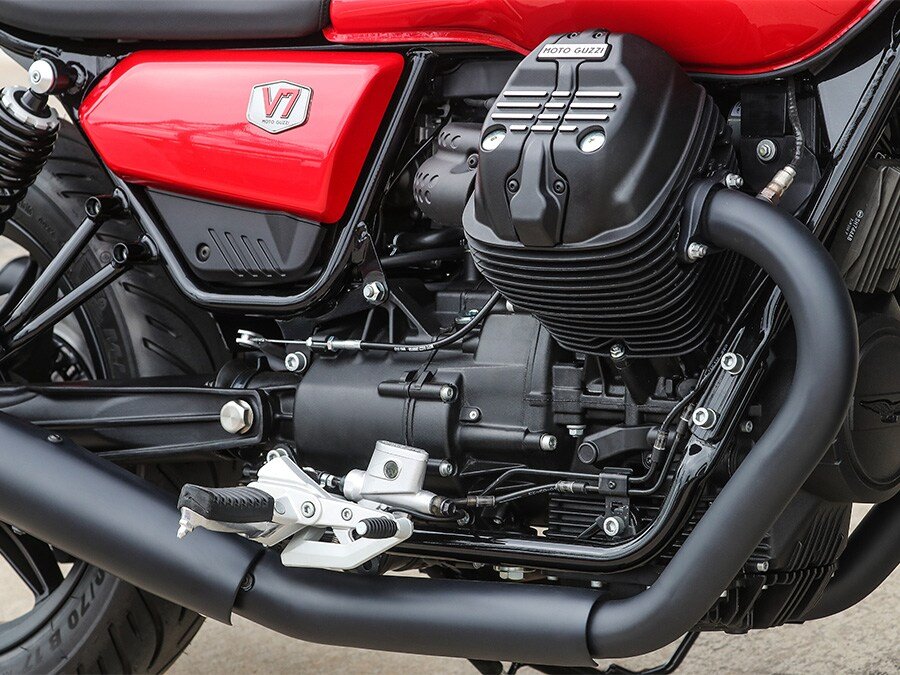 2025 Moto Guzzi V85 Strada Nero Isola