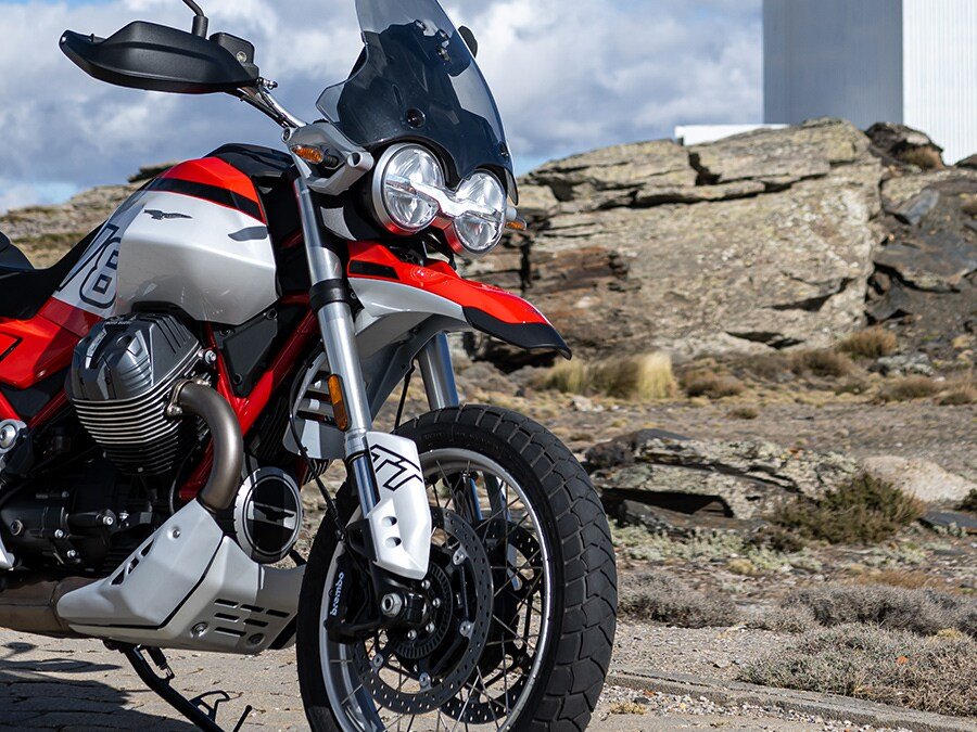 2025 Moto Guzzi V85 TT Grigio Tambora