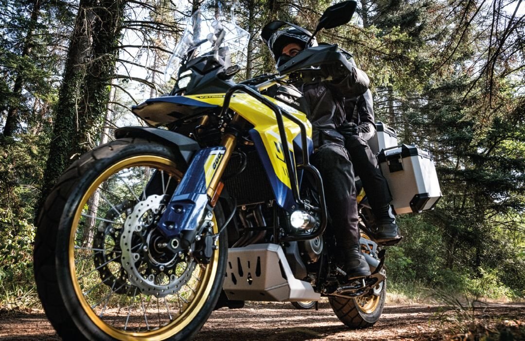 2025 Suzuki V-Strom 800DE Pearl Tech White | BRP, Aprilia, Moto
