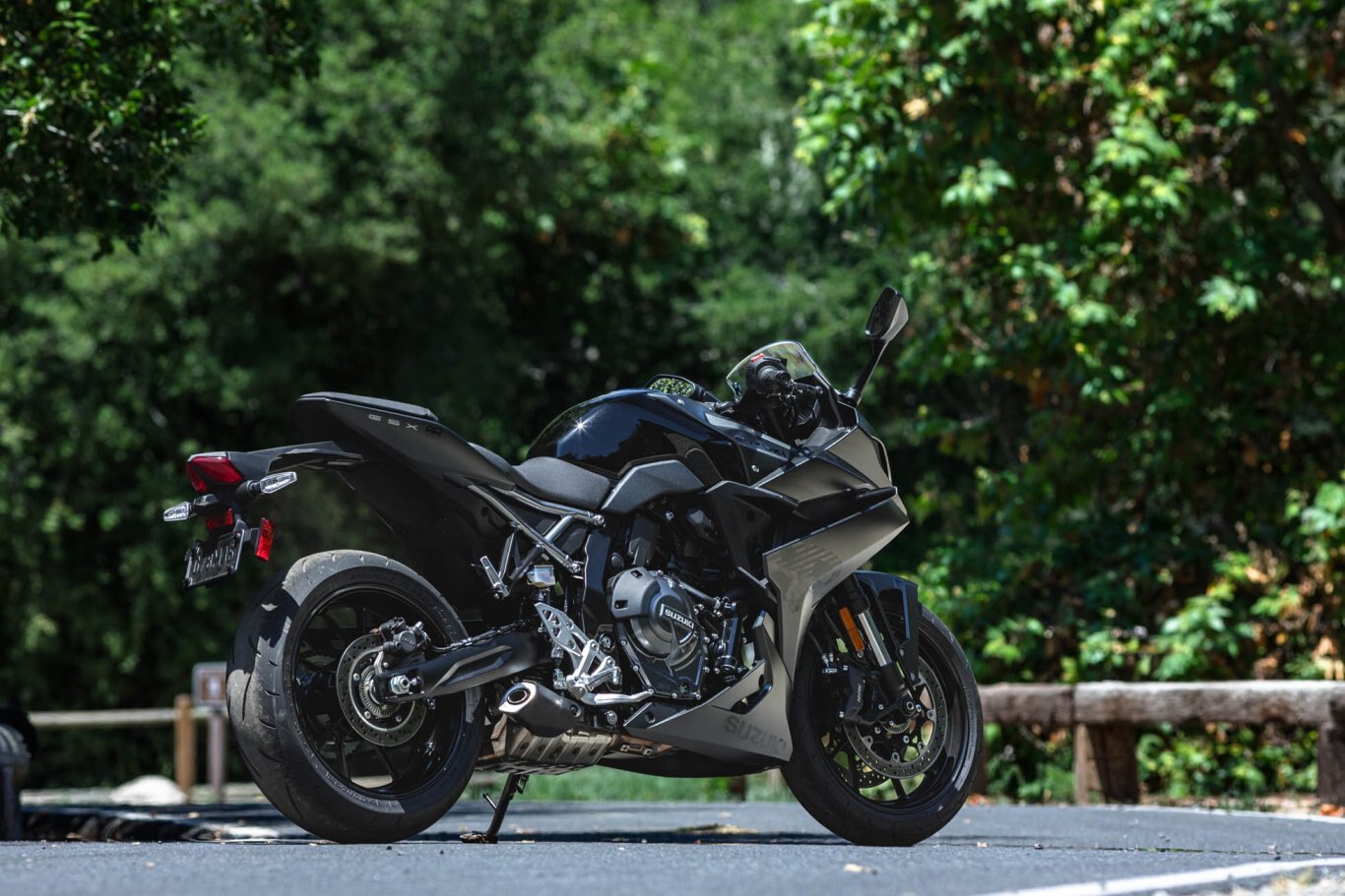2025 Suzuki GSX-8R Metallic Mat Black No. 2 | BRP, Aprilia, Moto