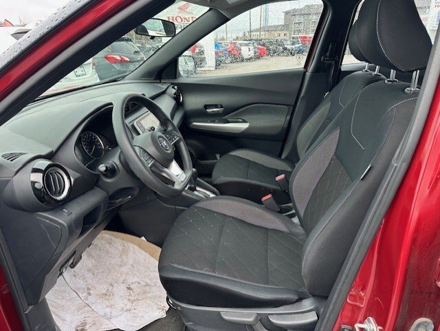 2019 NISSAN KICKS SV / $178.43 BIWEEKLY INCLUDING TAX / HEATED FRONT SEATS / CARFAX CLEAN