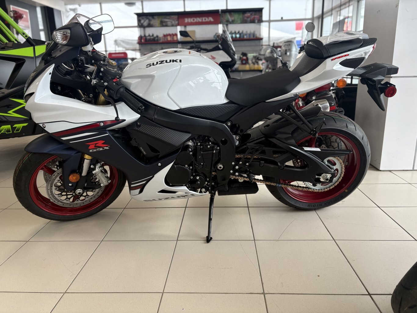 2025 Suzuki GSX R750 Pearl Brilliant White / Metalic Mat Stelar Blue