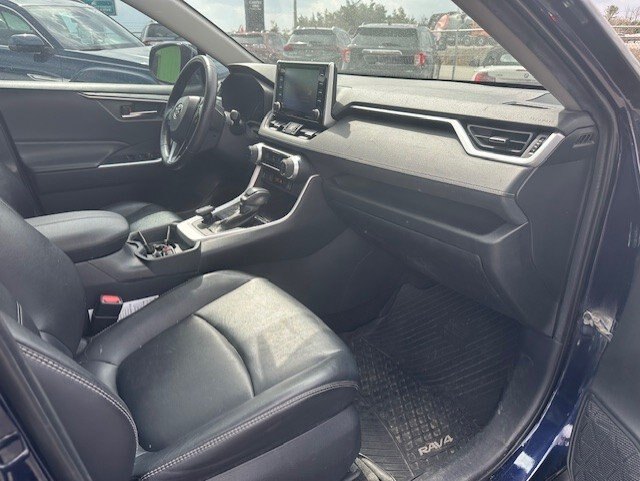 2019 TOYOTA RAV4 XLE AWD / $298.00 BIWEEKLY INCLUDING TAX /SUNROOF / HEATED STEERING WHEEL