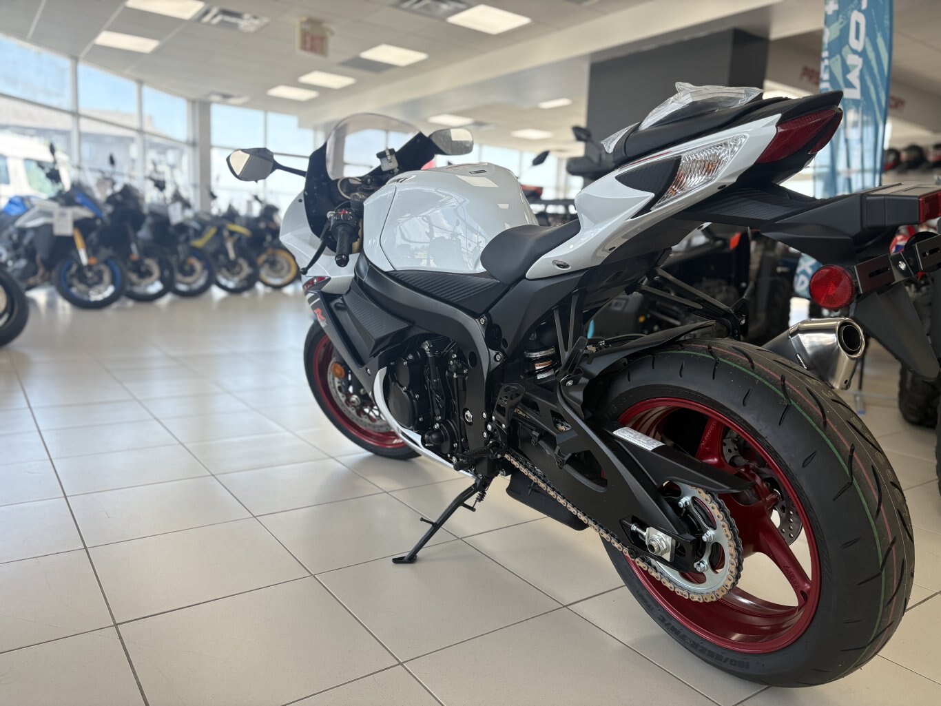 2025 Suzuki GSX R750 Pearl Brilliant White / Metalic Mat Stelar Blue