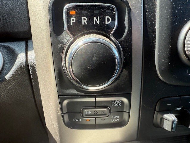 2015 RAM 1500 SLT 4WD / CERTIFIED / LOW KMS / CARFAX CLEAN / TRAILER BRAKE CONTROL / 5 PASSENGER