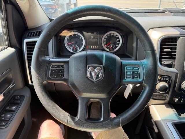 2015 RAM 1500 SLT 4WD / CERTIFIED / LOW KMS / CARFAX CLEAN / TRAILER BRAKE CONTROL / 5 PASSENGER