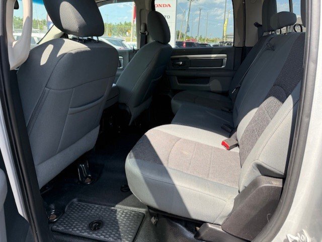 2015 RAM 1500 SLT 4WD / CERTIFIED / LOW KMS / CARFAX CLEAN / TRAILER BRAKE CONTROL / 5 PASSENGER