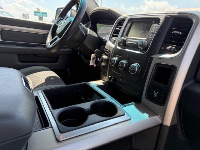 2015 RAM 1500 SLT 4WD / CERTIFIED / LOW KMS / CARFAX CLEAN / TRAILER BRAKE CONTROL / 5 PASSENGER