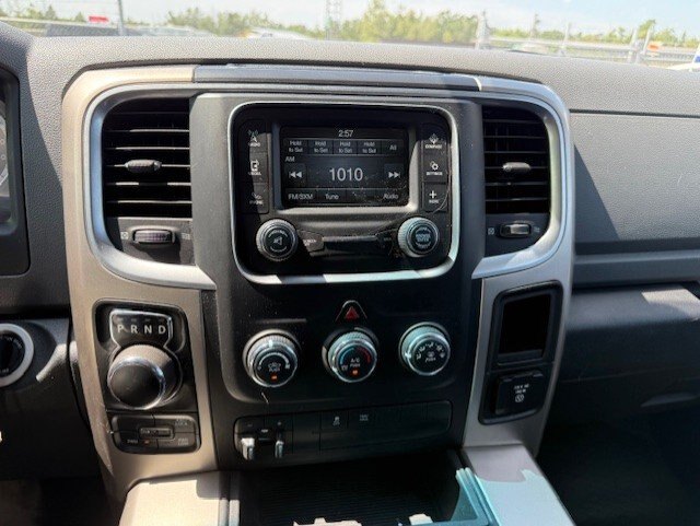 2015 RAM 1500 SLT 4WD / CERTIFIED / LOW KMS / CARFAX CLEAN / TRAILER BRAKE CONTROL / 5 PASSENGER