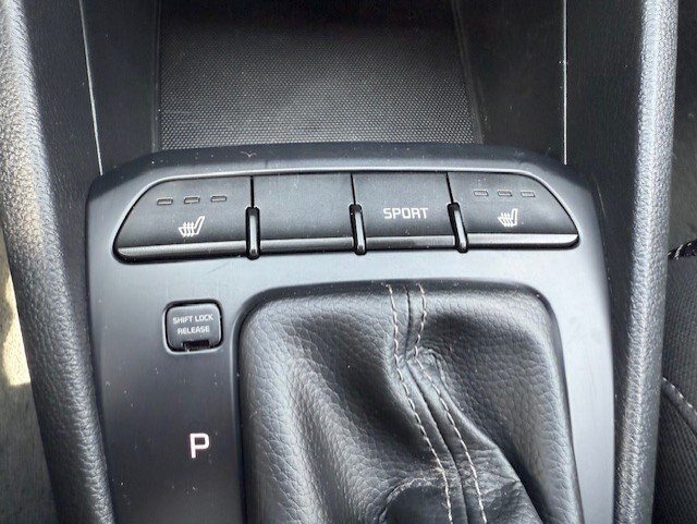 2021 KIA RIO 5 DOOR LX PREMIUM / $154.26 BIWEEKLY INCLUDING TAX / HEATED FRONT SEATS / CARFAX CLEAN