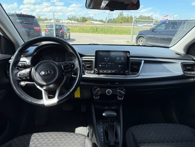 2021 KIA RIO 5 DOOR LX PREMIUM / $154.26 BIWEEKLY INCLUDING TAX / HEATED FRONT SEATS / CARFAX CLEAN