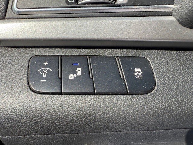 2018 HYUNDAI ELANTRA GL / $146.60 BIWEEKLY INCLUDING TAX / BLIND SPOT MONITORING / HEATED STEERING WHEEL