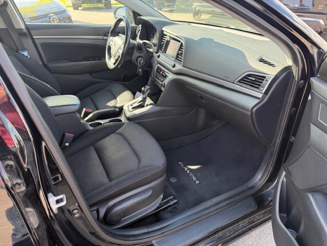 2018 HYUNDAI ELANTRA GL / $146.60 BIWEEKLY INCLUDING TAX / BLIND SPOT MONITORING / HEATED STEERING WHEEL