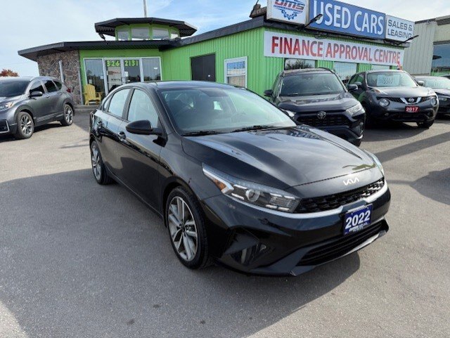 2022 KIA FORTE LX / $169.97 BIWEEKLY INCLUDING TAX / APPLE CARPLAY / LEATHER / CARFAX CLEAN