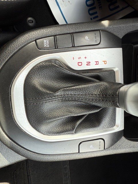 2022 KIA FORTE LX / $169.97 BIWEEKLY INCLUDING TAX / APPLE CARPLAY / LEATHER / CARFAX CLEAN