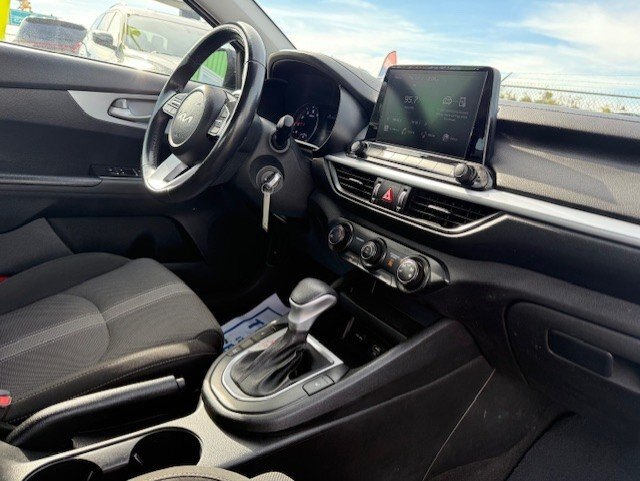 2022 KIA FORTE LX / $169.97 BIWEEKLY INCLUDING TAX / APPLE CARPLAY / LEATHER / CARFAX CLEAN