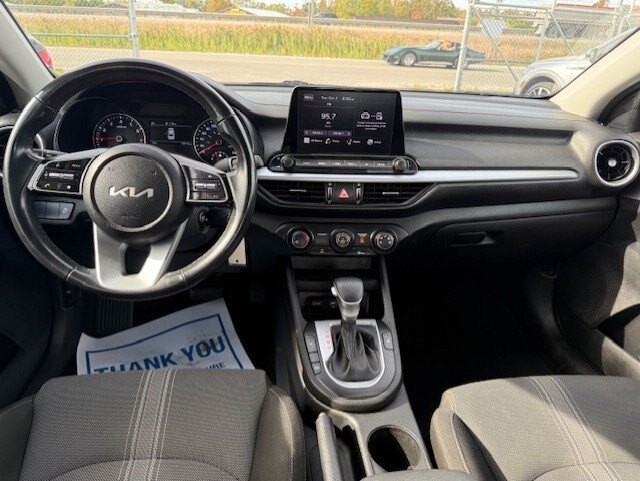 2022 KIA FORTE LX / $169.97 BIWEEKLY INCLUDING TAX / APPLE CARPLAY / LEATHER / CARFAX CLEAN