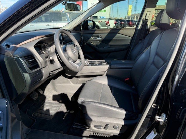 2023 NISSAN ROGUE SV MIDNIGHT EDITION / $264.21 BIWEEKLY INCLUDING TAX / LEATHER INTERIOR, ADAPTIVE CRUISE, REMOTE START