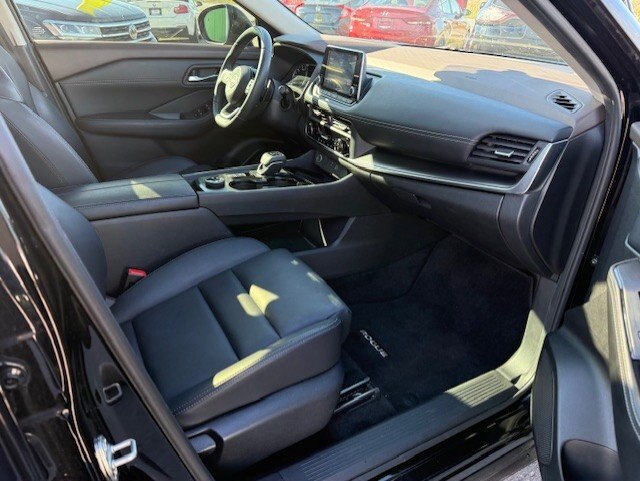 2023 NISSAN ROGUE SV MIDNIGHT EDITION / $264.21 BIWEEKLY INCLUDING TAX / LEATHER INTERIOR, ADAPTIVE CRUISE, REMOTE START