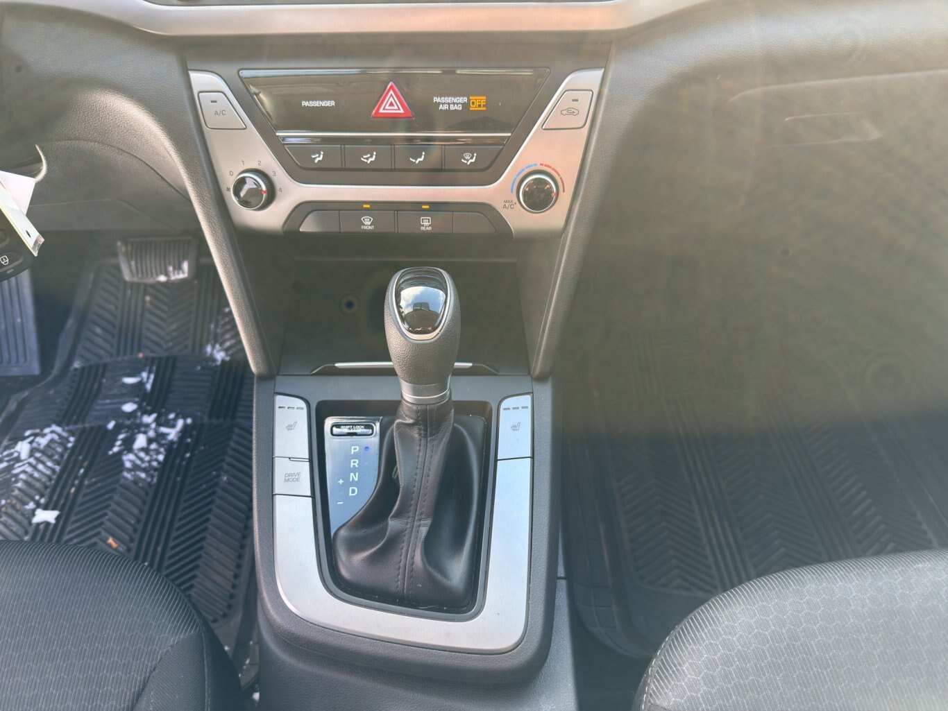 2018 HYUNDAI ELANTRA SE / $103.98 BIWEEKLY INCLUDING TAX / HEATED FRONT SEATS