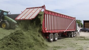 Meyer Manufacturing 8200 BOSS RT Front & Rear Unload Forage Box