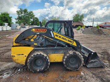 2021 New Holland L328 skid steer